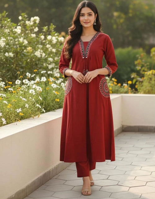 Women Traditional Look Kurta Set