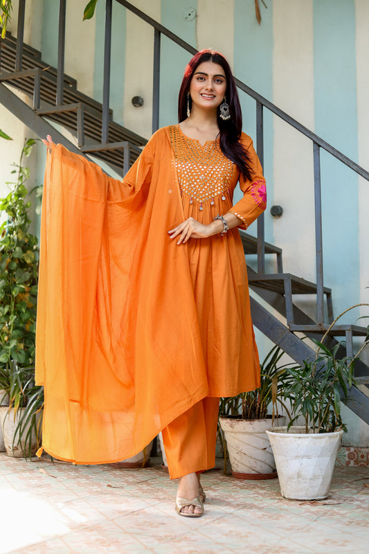Wedding Guest Ensemble: Elegant Kurti, Pants, and Dupatta